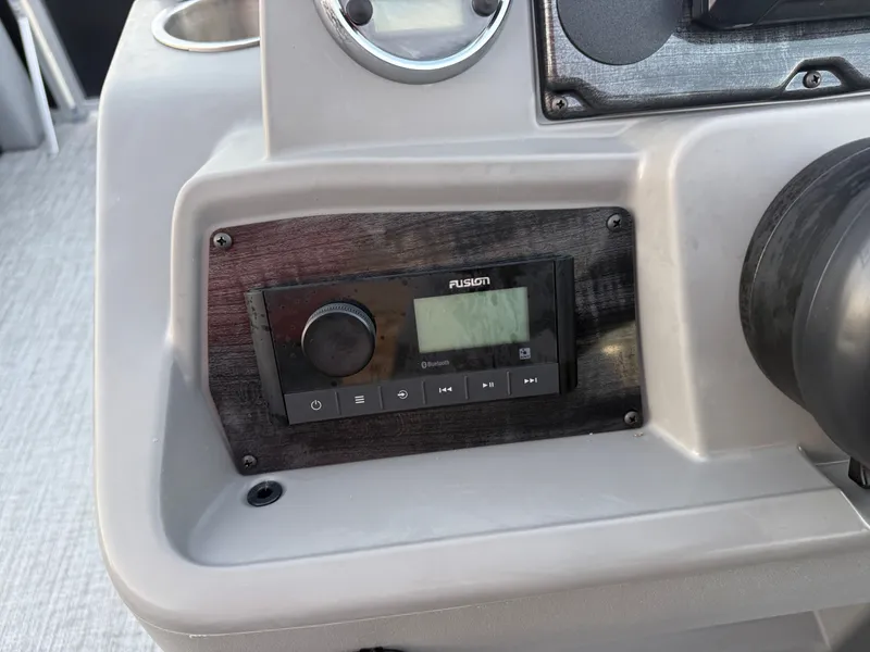 Slide: The Image of Tahoe Sport 2180 Swingback (VRB) & Honda 4-Stroke EFI 2026 - 15