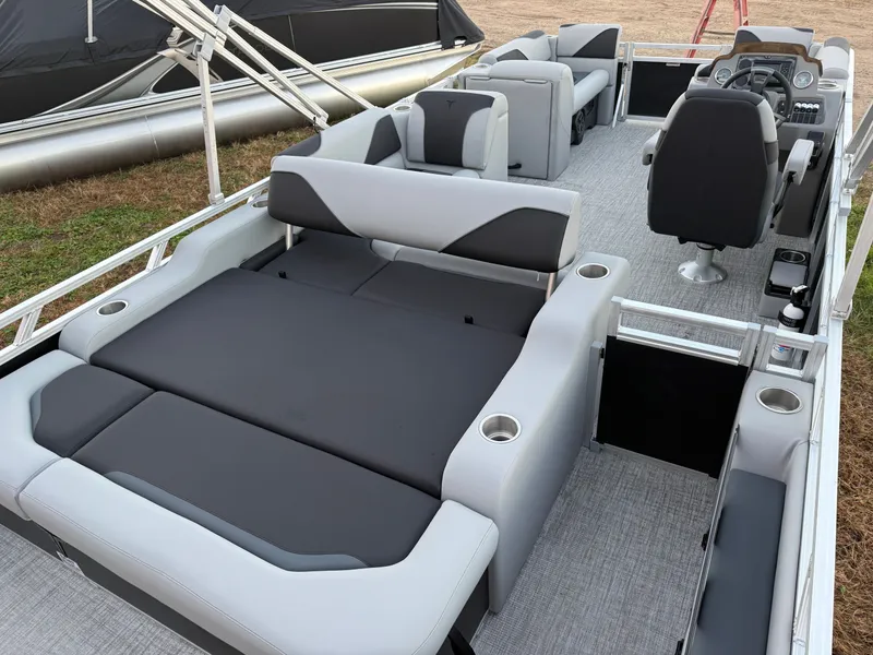 Slide: The Image of Tahoe Sport 2180 Swingback (VRB) & Honda 4-Stroke EFI 2026 - 23