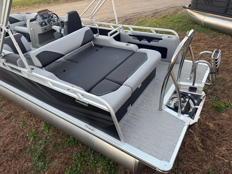 Slide: The Image of Tahoe Sport 2180 Swingback (VRB) & Honda 4-Stroke EFI 2026 - 5