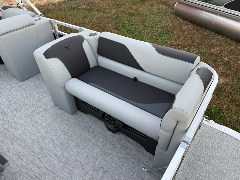 Slide: The Image of Tahoe Sport VRB 2180 Swingback & 4-Stroke $31995 2026 - 10