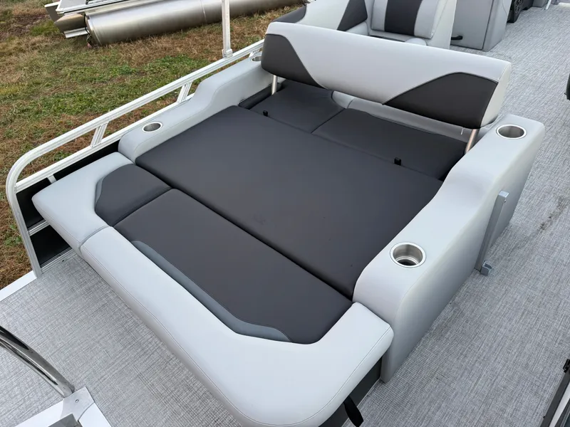 Slide: The Image of Tahoe Sport VRB 2180 Swingback & 4-Stroke $31995 2026 - 21