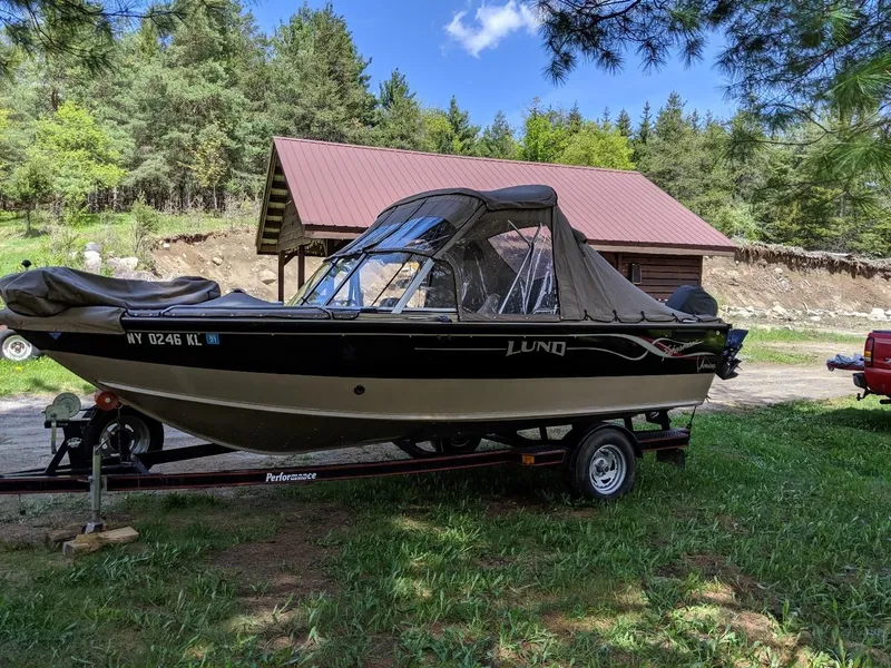 The Image of Lund 1800 FISHERMAN IO 2000 - 1