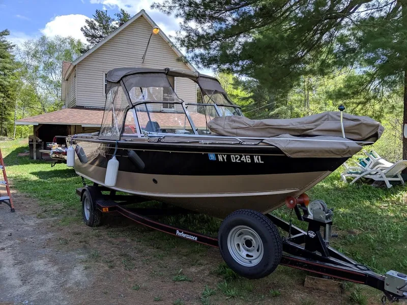 Slide: The Image of Lund 1800 FISHERMAN IO 2000 - 10