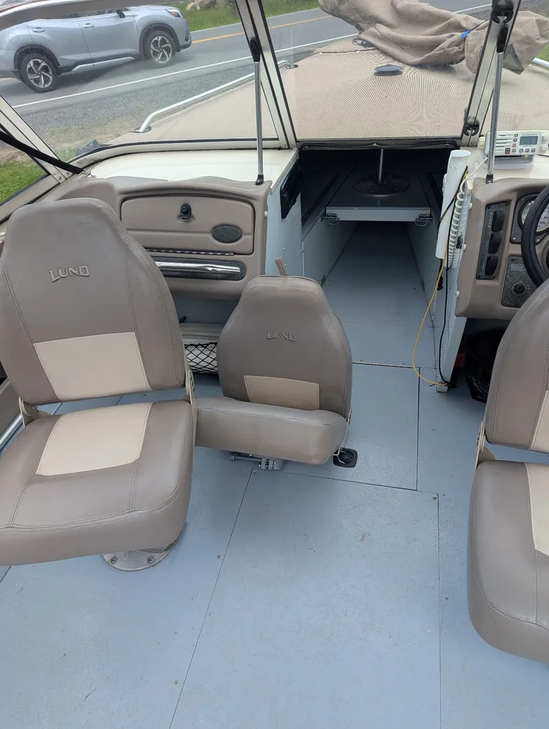 Slide: The Image of Lund 1800 FISHERMAN IO 2000 - 11