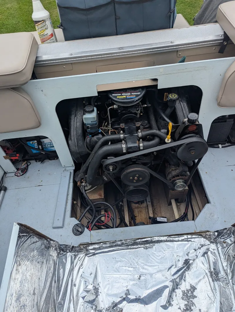 Slide: The Image of Lund 1800 FISHERMAN IO 2000 - 12