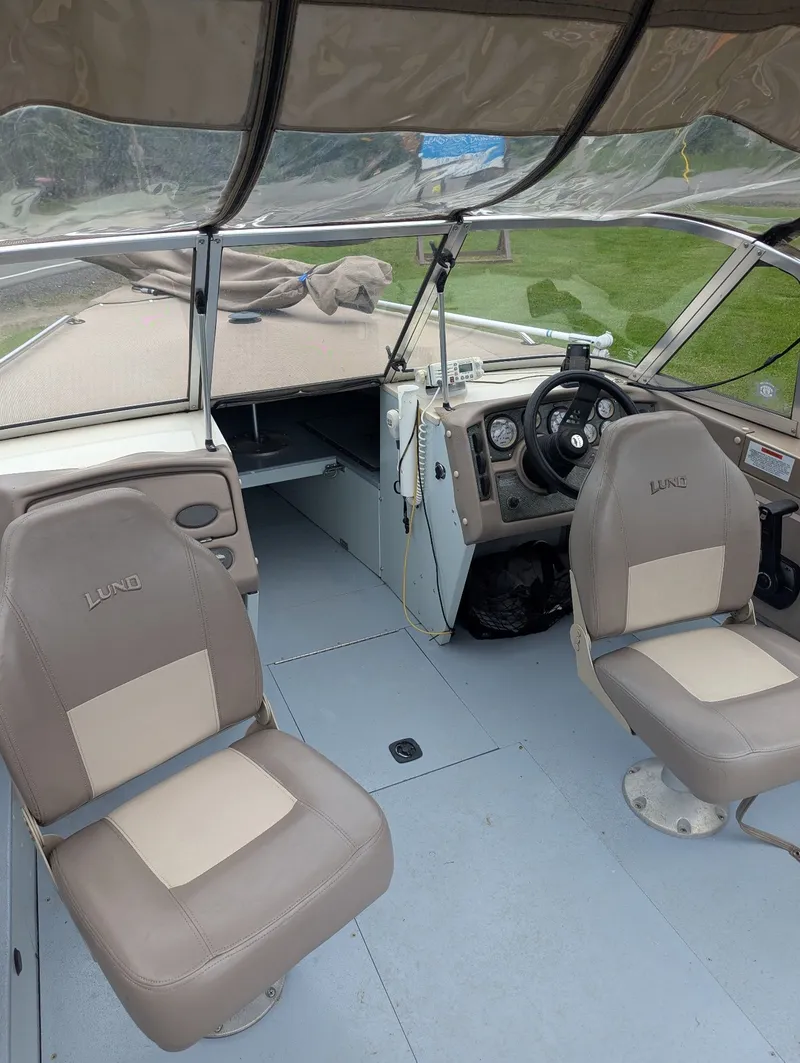 Slide: The Image of Lund 1800 FISHERMAN IO 2000 - 4