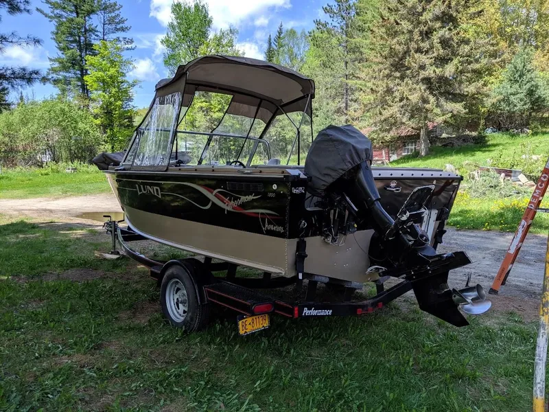 Slide: The Image of Lund 1800 FISHERMAN IO 2000 - 8