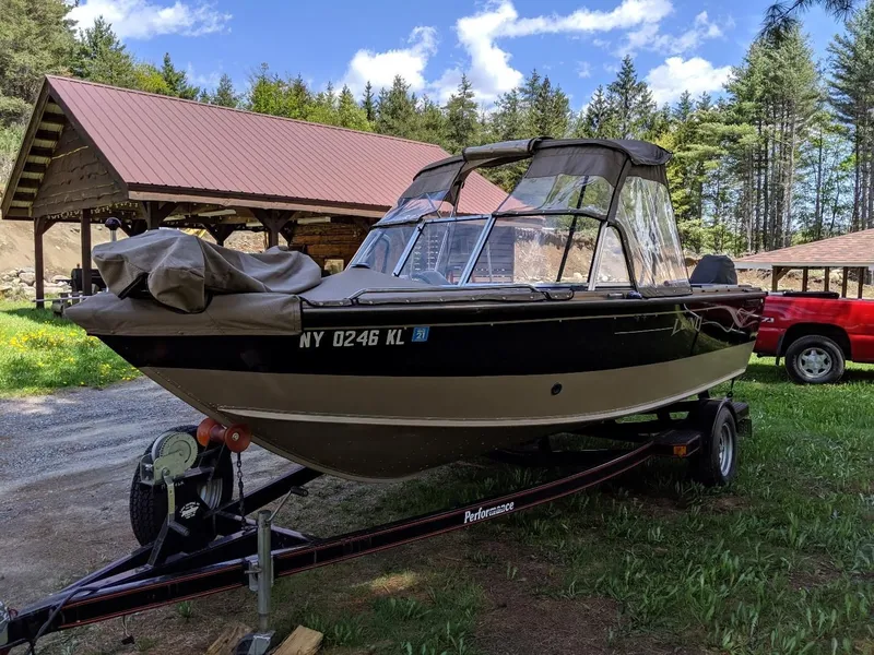 Slide: The Image of Lund 1800 FISHERMAN IO 2000 - 9