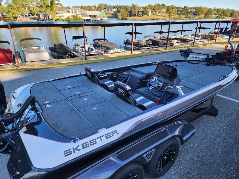 Slide: The Image of Skeeter FXR21 Limited 2025 - 6