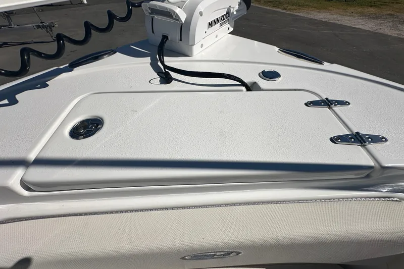 Slide: The Image of 2024 Sea Hunt Ultra 219 boat deck with Minn Kota trolling motor. - 107