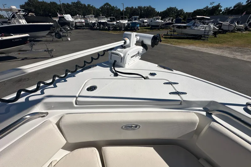 Slide: The Image of 2024 Sea Hunt Ultra 219 boat deck with Minn Kota trolling motor. - 50