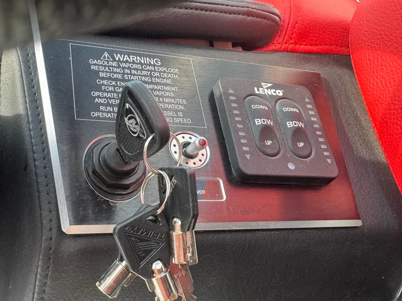 Slide: The Image of Four Winns H4 2023 - 14