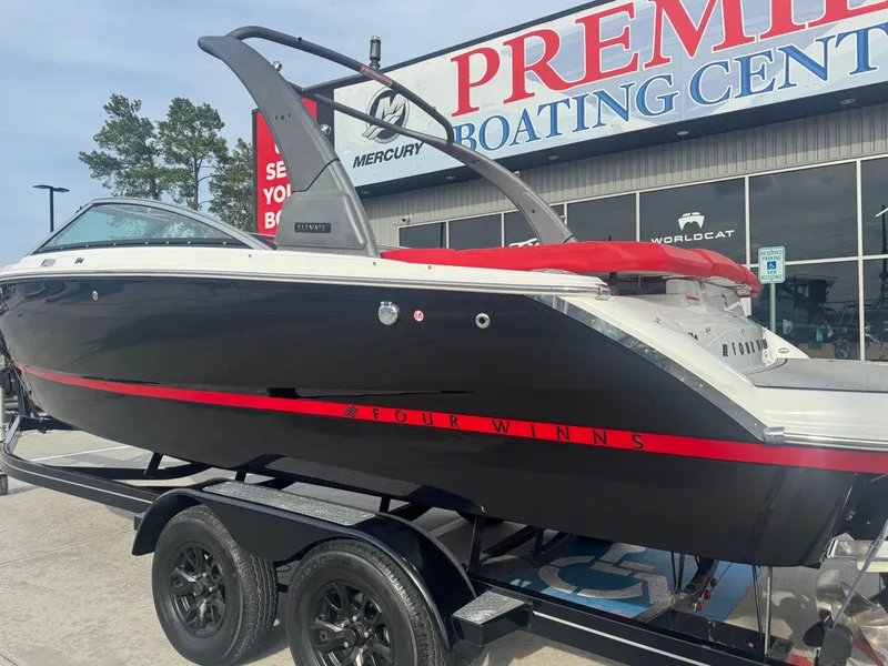 Slide: The Image of Four Winns H4 2023 - 3