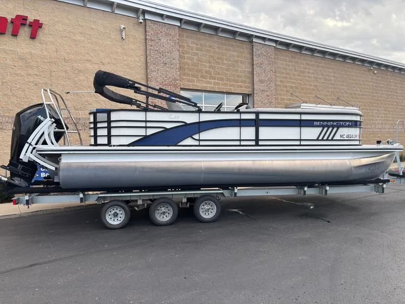 The Image of Bennington L23 2022 - 1