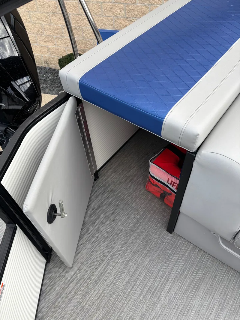 Slide: The Image of Bennington L23 2022 - 10