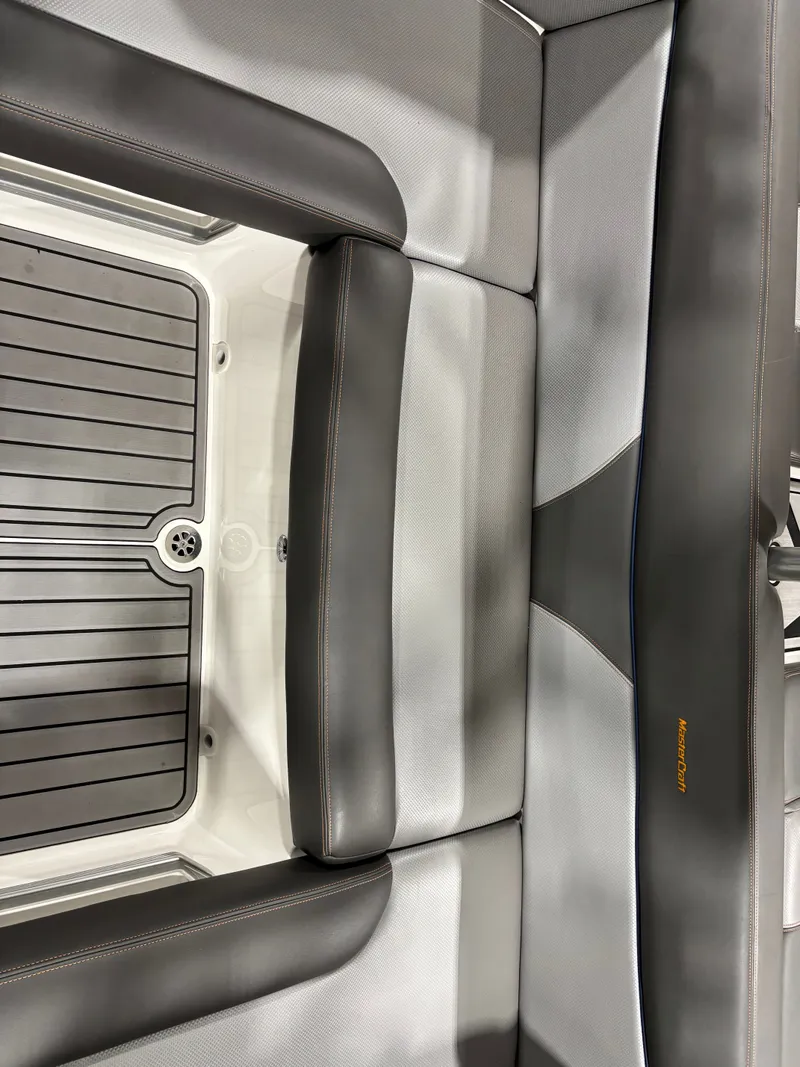 Slide: The Image of MasterCraft X2 2016 - 13