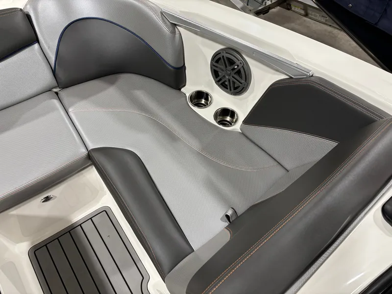 Slide: The Image of MasterCraft X2 2016 - 16