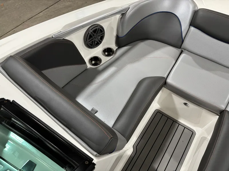 Slide: The Image of MasterCraft X2 2016 - 18