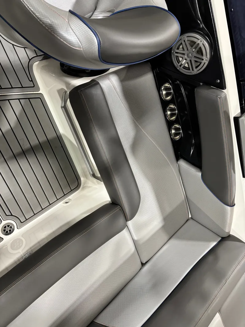 Slide: The Image of MasterCraft X2 2016 - 6