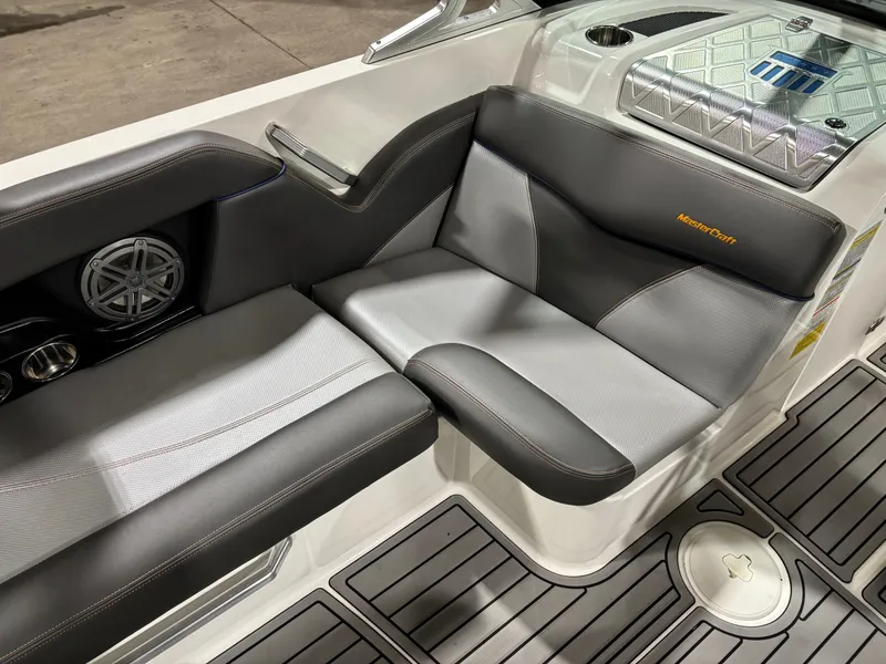 Slide: The Image of MasterCraft X2 2016 - 9