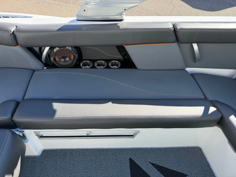 Slide: The Image of MasterCraft XT22 2019 - 18