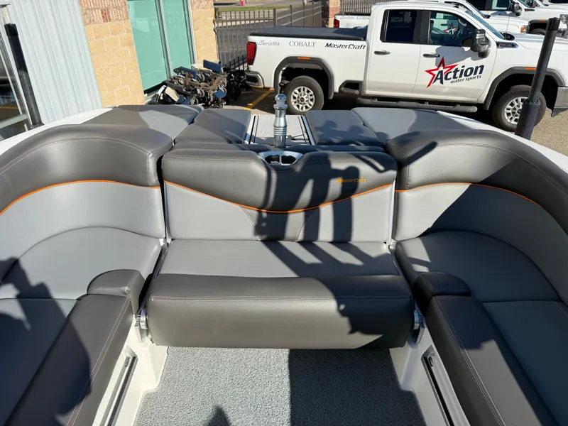 Slide: The Image of MasterCraft XT22 2019 - 21