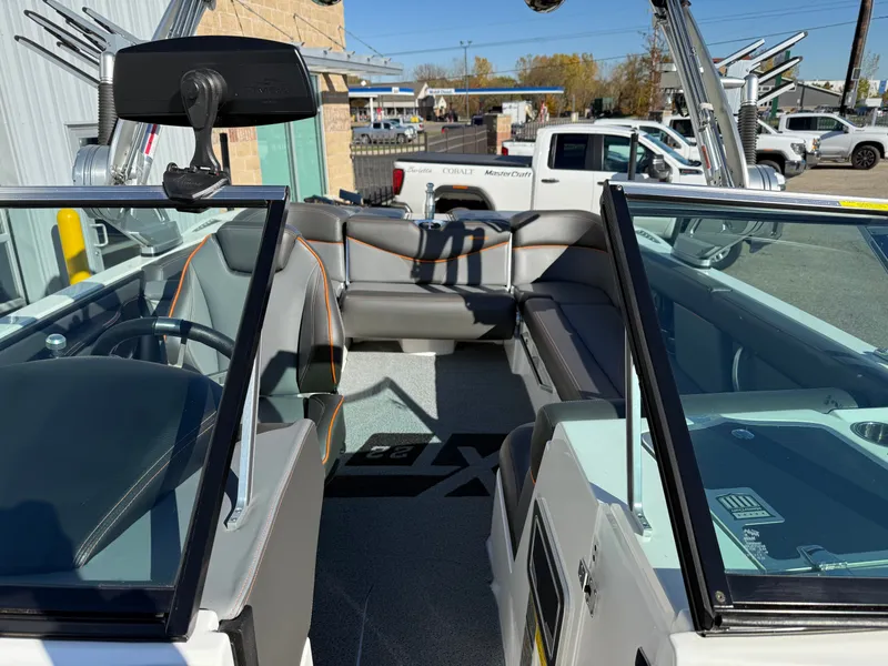 Slide: The Image of MasterCraft XT22 2019 - 23