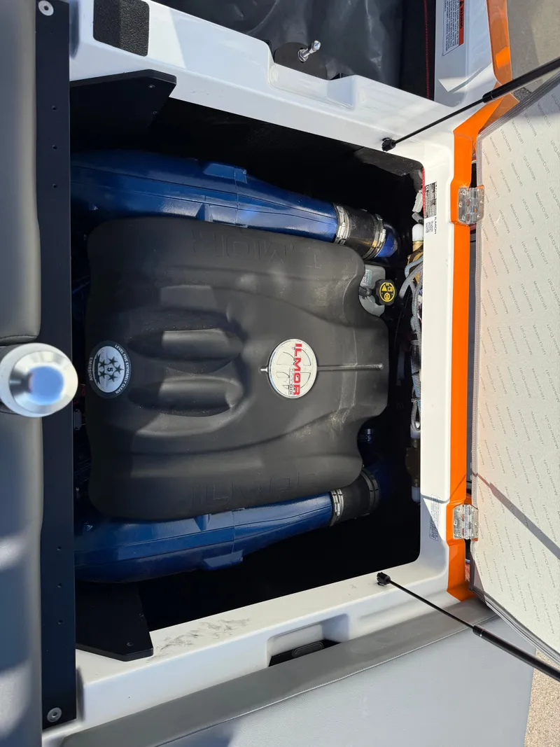 Slide: The Image of MasterCraft XT22 2019 - 25