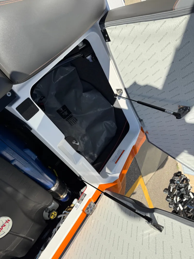 Slide: The Image of MasterCraft XT22 2019 - 27