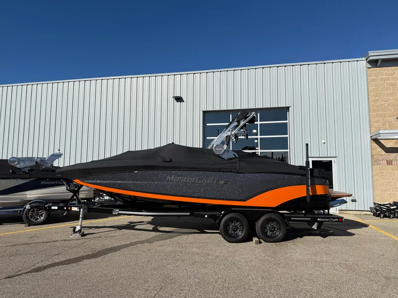 Slide: The Image of MasterCraft XT22 2019 - 29
