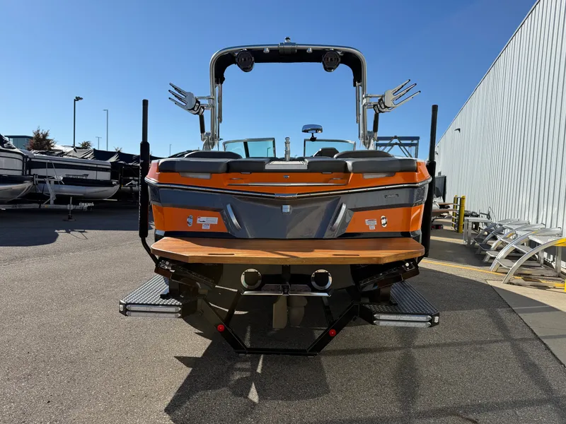 Slide: The Image of MasterCraft XT22 2019 - 4