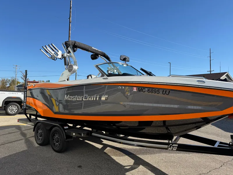 Slide: The Image of MasterCraft XT22 2019 - 7