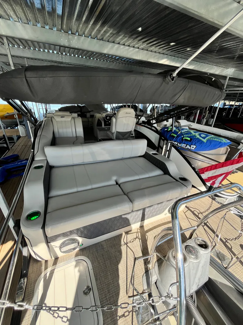 Slide: The Image of Barletta L25U 2019 - 6