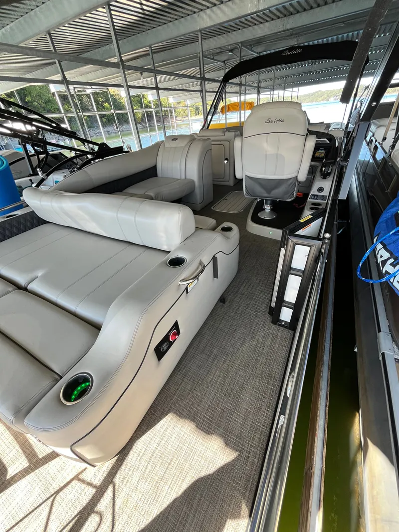 Slide: The Image of Barletta L25U 2019 - 7