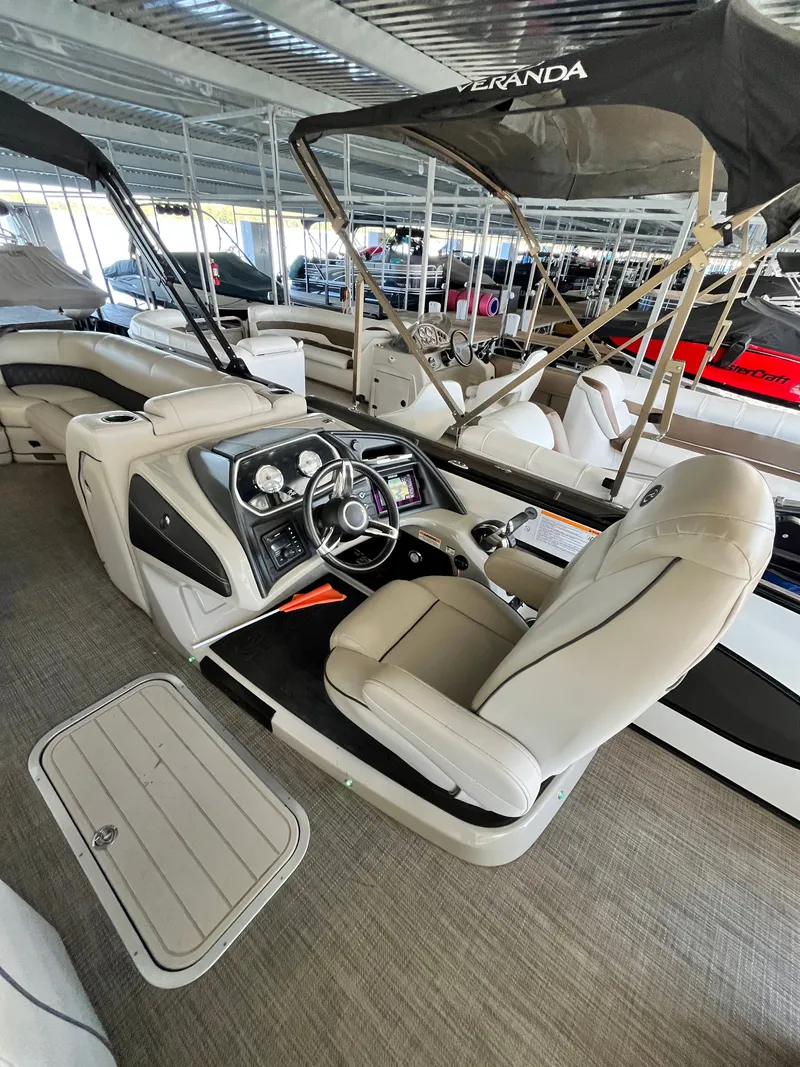 Slide: The Image of Barletta L25U 2019 - 8