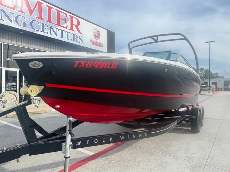 Slide: The Image of Four Winns H4 2023 - 11