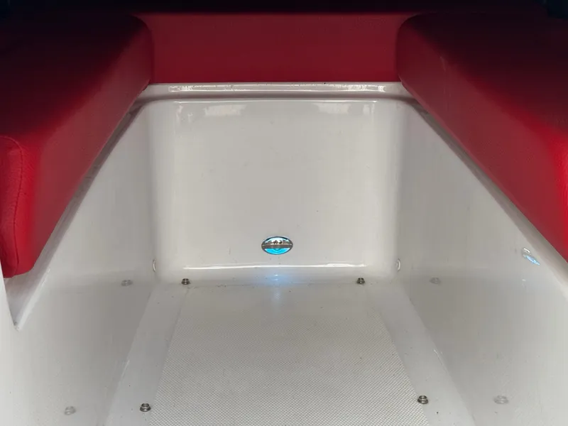 Slide: The Image of Four Winns H4 2023 - 21