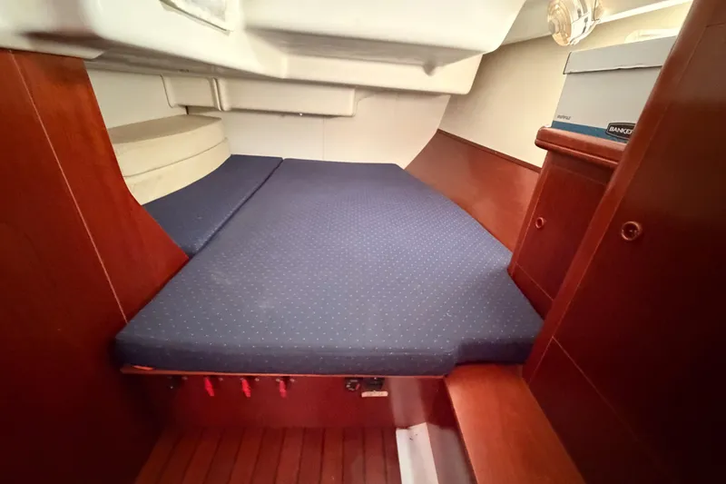 Slide: The Image of Cozy cabin interior of 2003 Beneteau Oceanis Clipper 473 sailboat. - 43