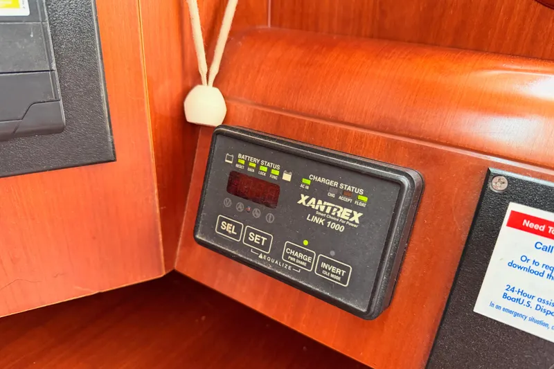 Slide: The Image of Xantrex Link 1000 battery monitor on 2003 Beneteau Oceanis Clipper 473 yacht. - 49