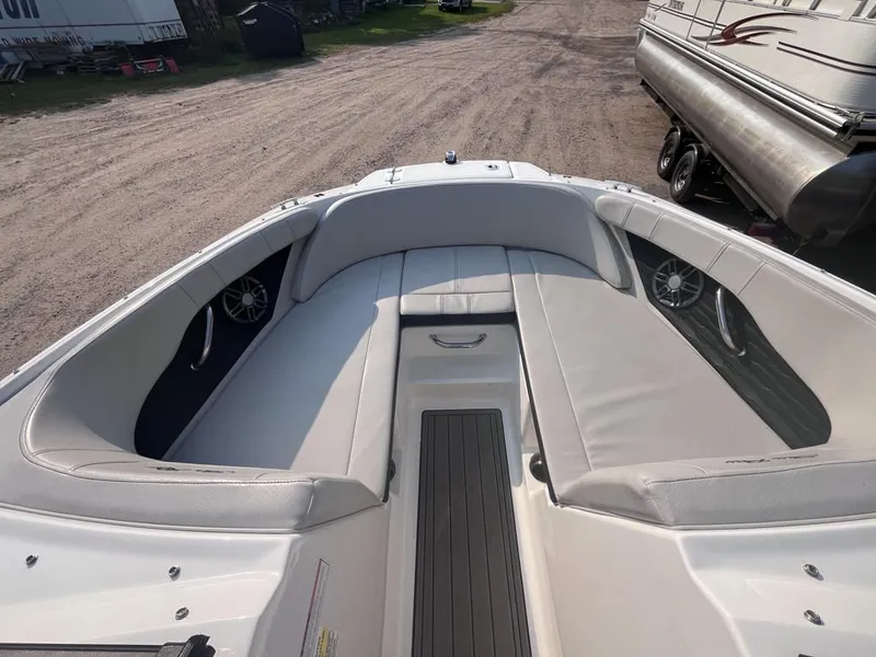 Slide: The Image of Sea Ray SPX 190 Outboard 2023 - 11