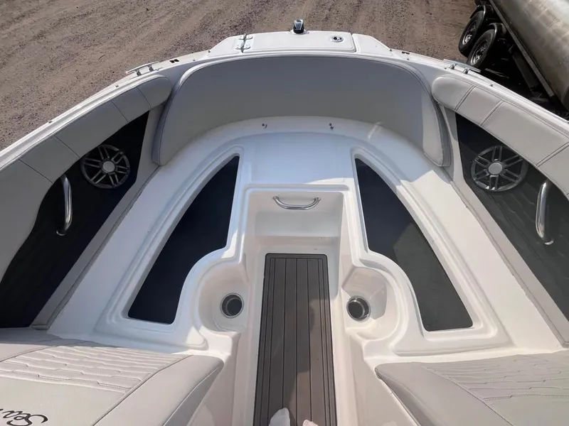 Slide: The Image of Sea Ray SPX 190 Outboard 2023 - 17