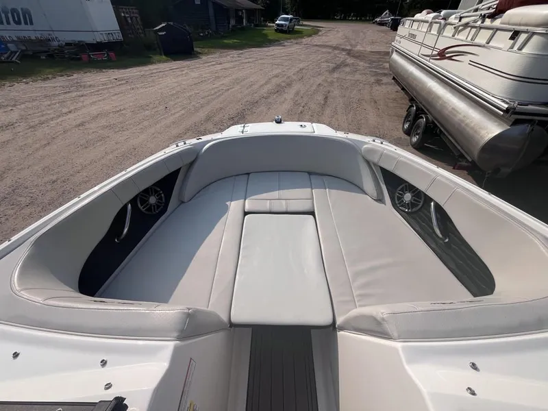 Slide: The Image of Sea Ray SPX 190 Outboard 2023 - 18