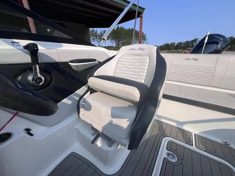 Slide: The Image of Sea Ray SPX 190 Outboard 2023 - 21