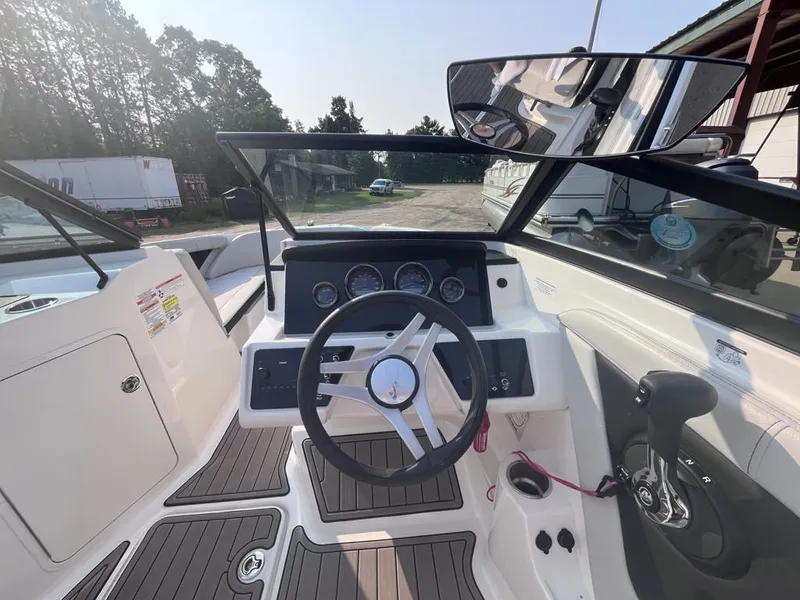 Slide: The Image of Sea Ray SPX 190 Outboard 2023 - 22