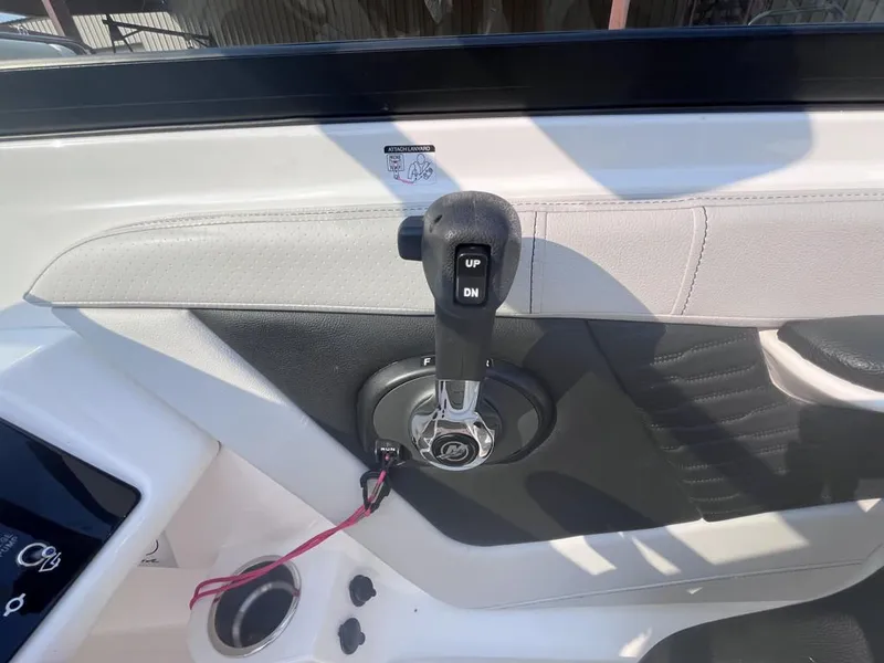 Slide: The Image of Sea Ray SPX 190 Outboard 2023 - 26