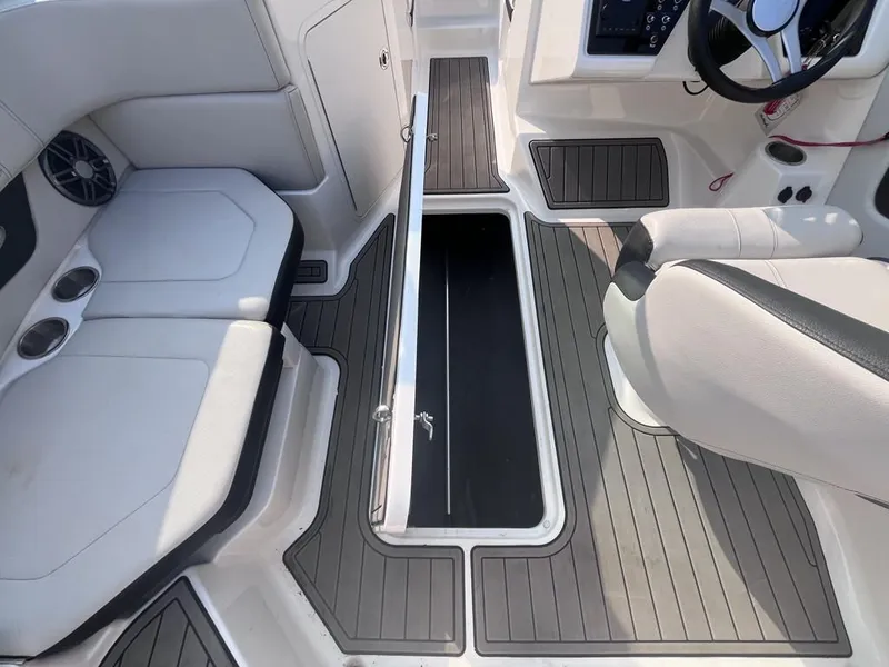 Slide: The Image of Sea Ray SPX 190 Outboard 2023 - 28