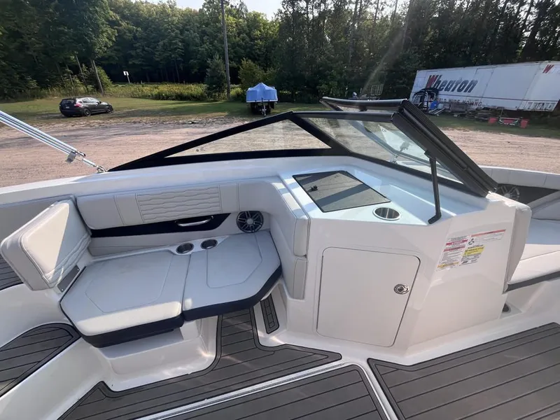 Slide: The Image of Sea Ray SPX 190 Outboard 2023 - 29