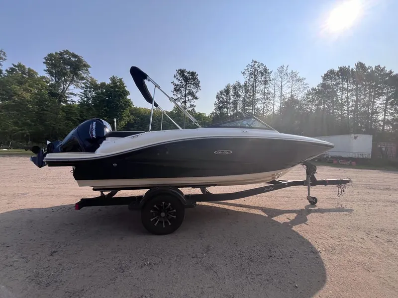 Slide: The Image of Sea Ray SPX 190 Outboard 2023 - 3