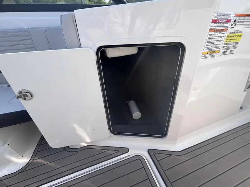 Slide: The Image of Sea Ray SPX 190 Outboard 2023 - 30