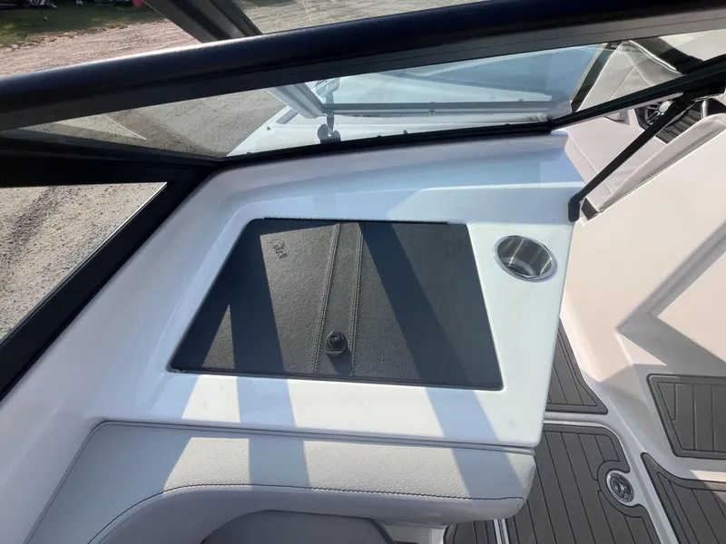 Slide: The Image of Sea Ray SPX 190 Outboard 2023 - 32